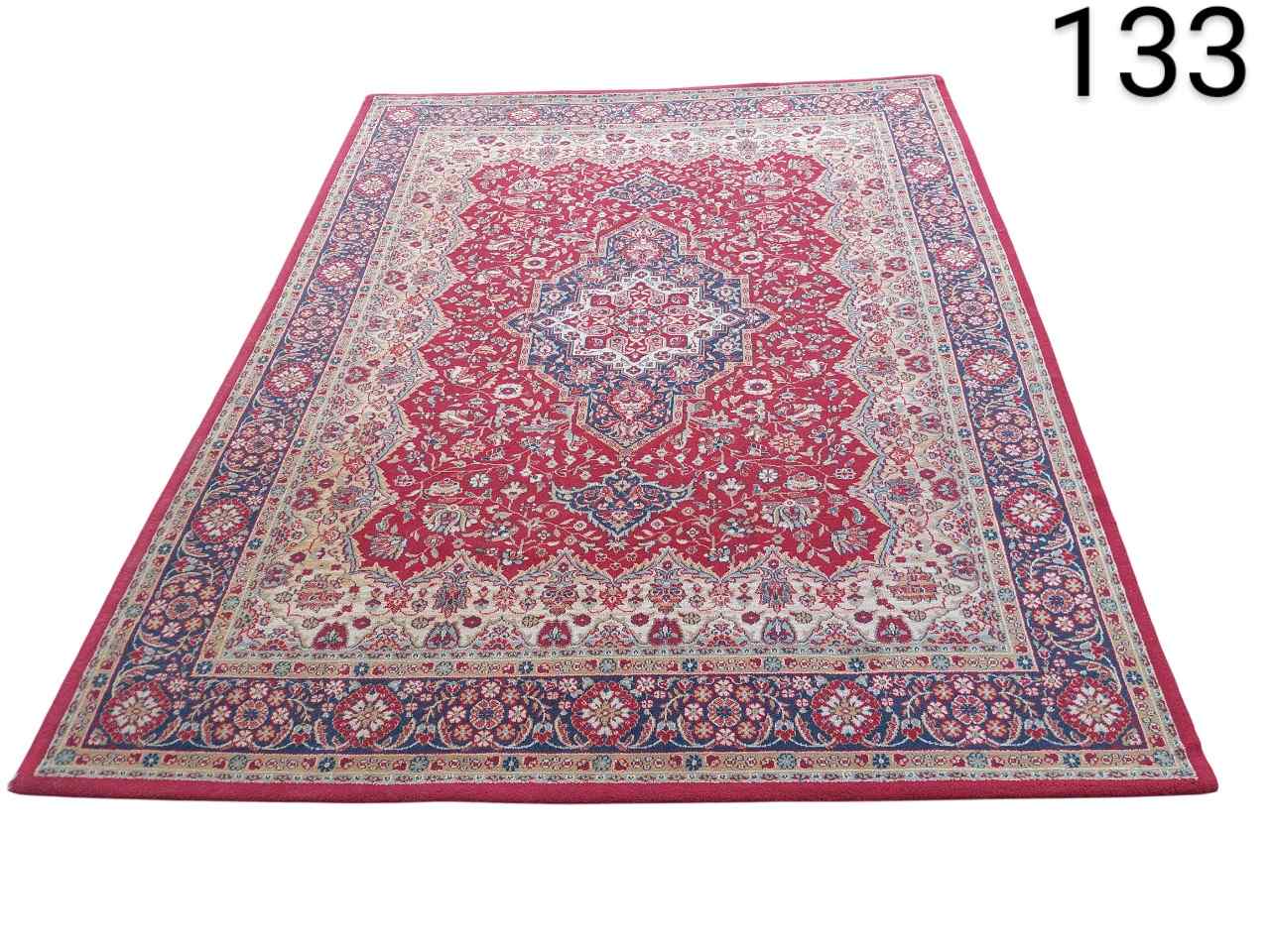 Alfombra persa Tabriz de color rojo presenta un diseño clásico de medallón detallado con lana de alta calidad alquiler para eventos, publicidad, peliculas y series