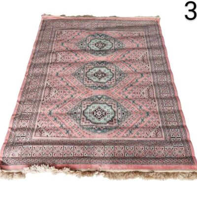 Persian Hamedan style carpet with geometric motifs in pink and blue tones for rent for events, advertising, films and series.