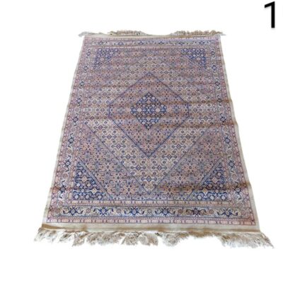 Alfombra persa vintage hecha a mano con un patrón detallado y motivos hérati alquiler para eventos, publicidad, pelicula y series