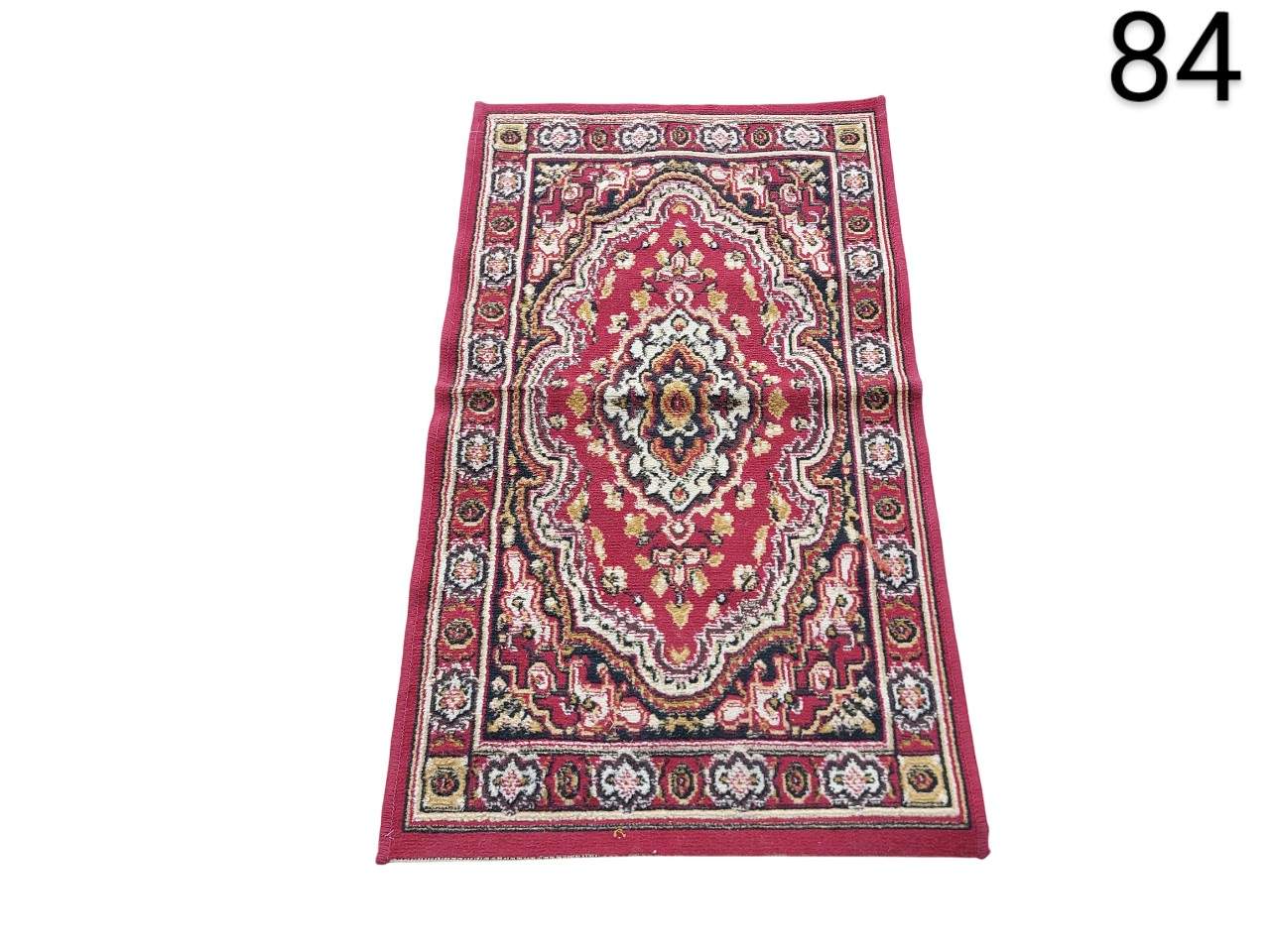 Alfombra rectangular roja de estilo clásico con un diseño floral tradicional de estilo persa alquiler para eventos, publicidad, peliculas y series