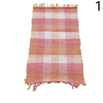 Alfombra tipo jarapa de H&M de algodón con diseño de cuadros en tonos rosa y naranja alquiler para eventos, publicidad, peliculas y series