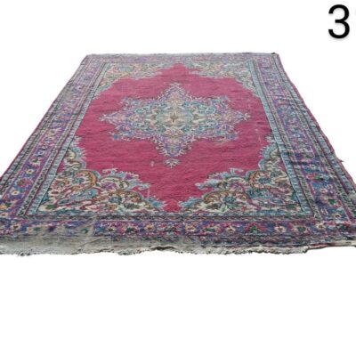 Vintage Turkish hand knotted Oushak rug with a central floral medallion and detailed borders for rent for events, advertising, films and series.