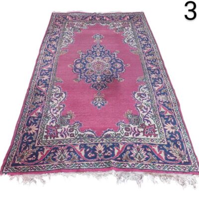 Alfombra es una pieza vintage de Turquía, posiblemente de la región de Esparta u Oushak alquiler para eventos, publicidad, peliculas y series