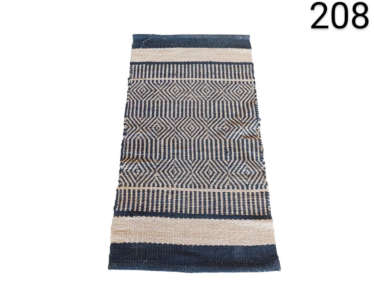 Alfombra de yute pequeña de Maison du Monde con diseño geométrico en beige y negro alquiler para eventos, publicidad, peliculas y series