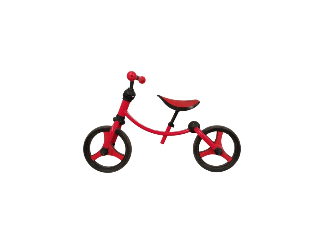 Bicicleta de equilibrio smarTrike 2-en-1 roja cuenta con un marco ajustable alquiler para eventos, publicidad, peliculas y series