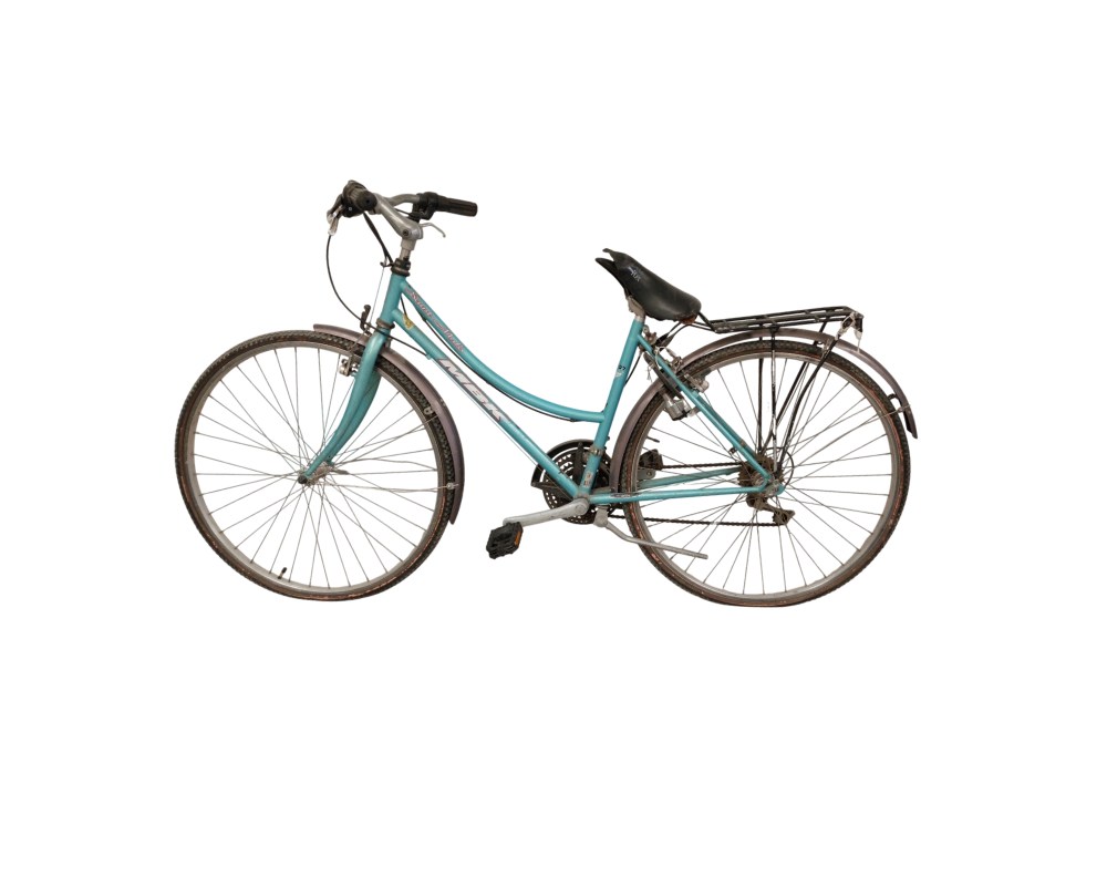 Bicicleta de paseo color turquesa cuenta con un portaequipajes trasero y guardabarros alquiler para eventos, publicidad, peliculas y series