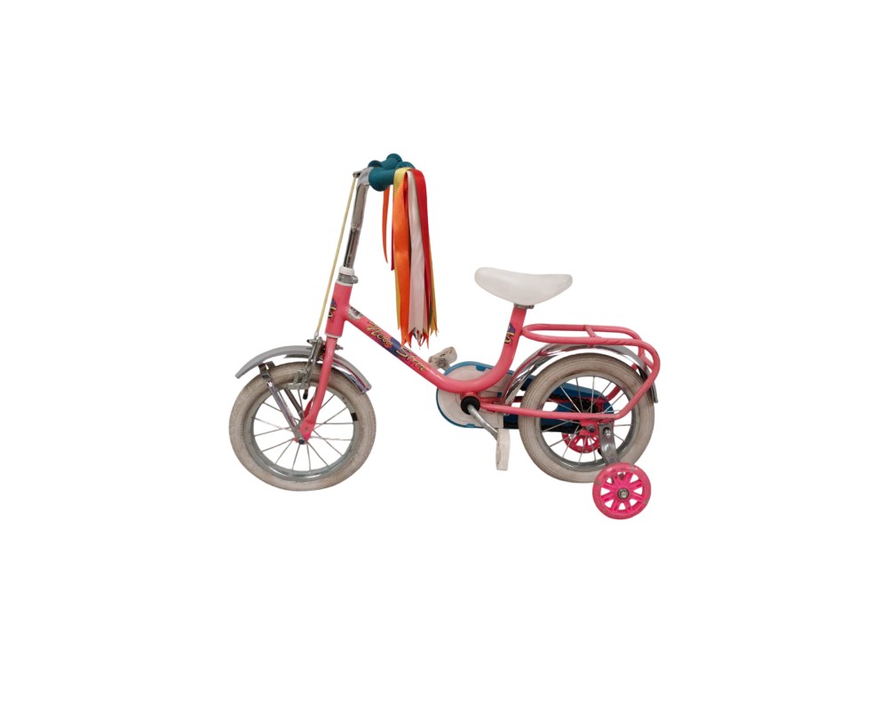 The pink bicycle is a classic BH Happy children’s model with removable training wheels and a rear luggage rack, available for hire for events, advertising, films and TV series