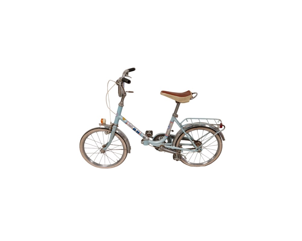This classic, vintage-style BH children’s bike features a blue folding frame, chrome mudguards and a brown saddle; available for hire for events, advertising, films and TV series