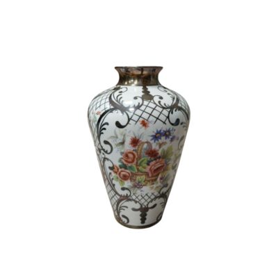 An elegant porcelain vase with an inverted conical shape, notable for its refined ornamentation; available for hire for events, advertising, films and TV series