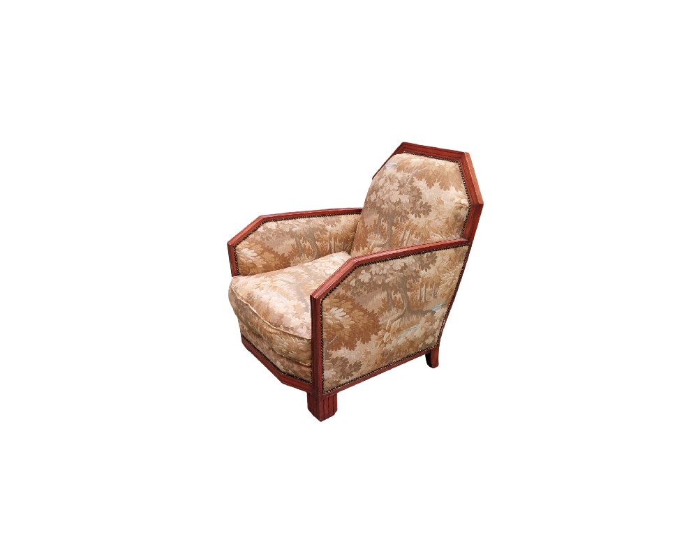 Sillón Art Déco de estilo francés de los años 20 presenta una estructura de madera de nogal con un tapizado estampado alquiler para eventos, publicidad, peliculas y series