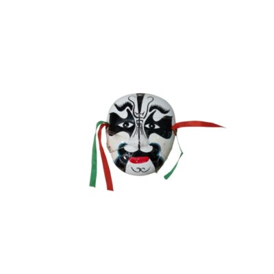 máscara decorativa de base blanca con un diseño que imita el maquillaje facial tradicional de la ópera oriental, destacando líneas y trazos marcados en negro y un detalle de labios en rojo alquiler para eventos, publicidad, peliculas y series