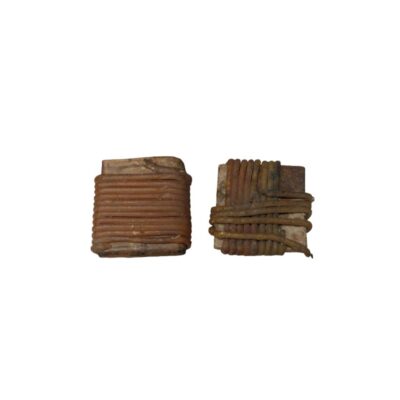 The set comprises two pieces with an antique, rustic appearance, made up of small blocks or cores hand-wrapped with thick ropes; available for hire for events, advertising, films and TV series