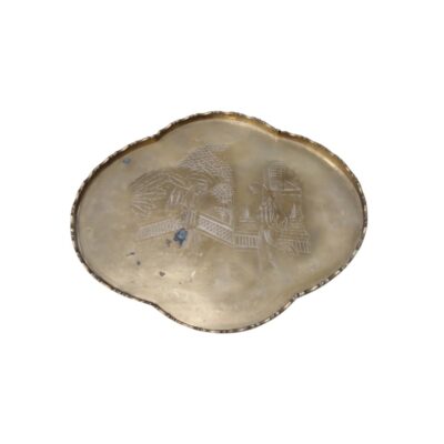 plato metálico de gran formato, caracterizada por una silueta irregular y bordes suavemente ondulados con lóbulos alquiler para eventos, publicidad, peliculas y series