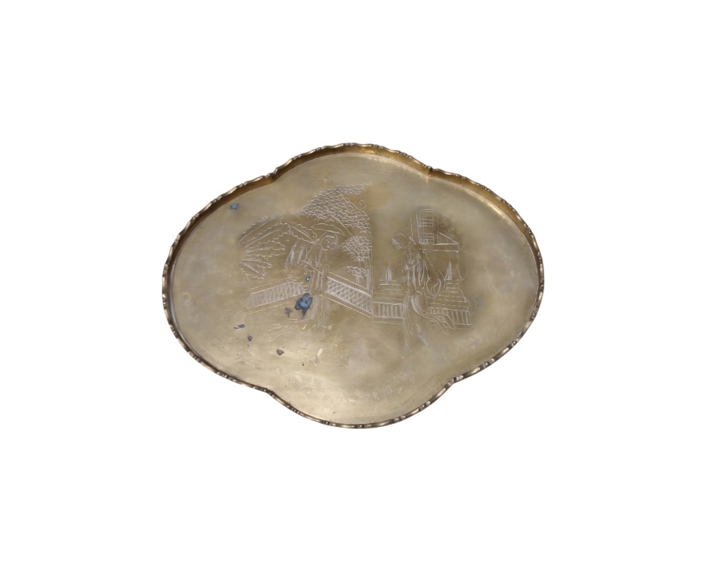 large-format metal plate, characterised by an irregular shape and gently undulating edges with lobes; available for hire for events, advertising, films and TV series