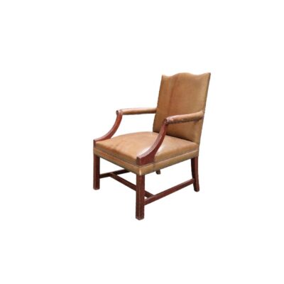 Sillón estilo Gainsborough del siglo XX en piel color canela alquiler para eventos, publicidad, peliculas y series