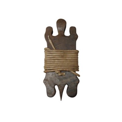 A dark wooden stand with a cut-out design and an anthropomorphic silhouette, around the central section of which a thick cord or filament in light shades is neatly wound; available for hire for events, advertising, films and TV series
