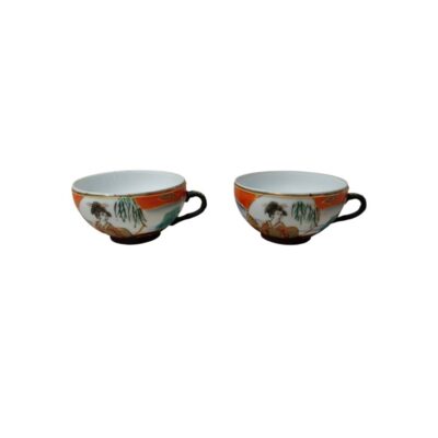 conjunto consta de dos tazas de cerámica de diseño abierto y bordes redondeados, equipadas con un asa lateral oscura alquiler para eventos, publicidad, peliculas y series