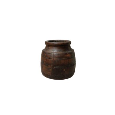 vaso de madera tallada con un acabado en tonos marrones oscuros y vetas naturales envejecidas alquiler para eventos, publicidad, peliculas y series