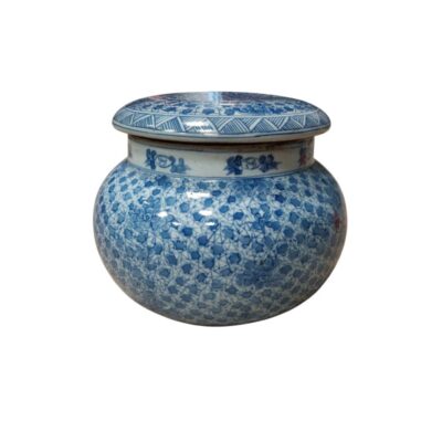 A traditional ceramic ginger jar, recognisable by its globular shape and domed lid. The piece features a classic underglaze decoration in cobalt blue on a white background, characteristic of ‘Kraak’-style porcelain from the late Ming dynasty. Hire for events, advertising, films and TV series