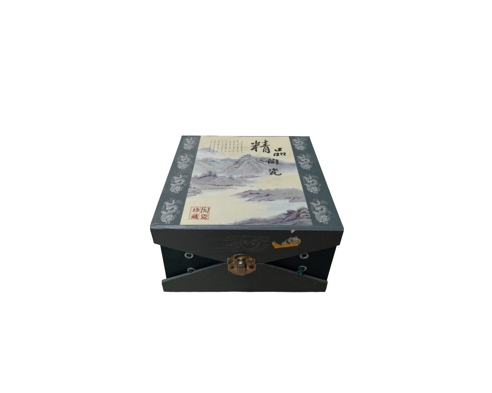 juego de té tradicional compuesto por una tetera de arcilla y varias tazas a juego, cuidadosamente organizadas dentro de un estuche rígido de almacenamiento