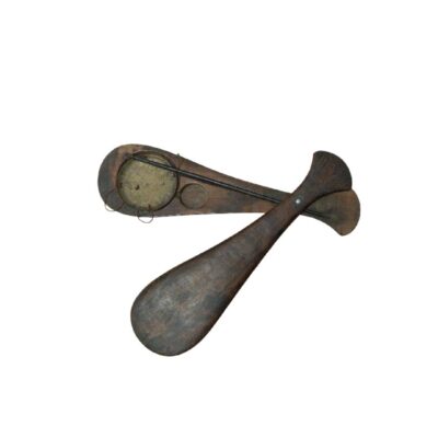 balanza de mano tradicional de tipo "dosin" o balanza de peso deslizante, comúnmente utilizada en el este y sudeste asiático (como en China, Japón o Vietnam) para pesar pequeñas cantidades de artículos valiosos alquiler para eventos, publicidad, peliculas y series