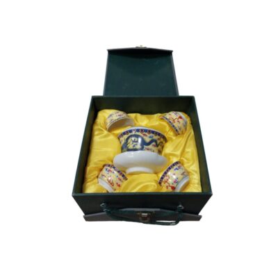 This set includes a central container (possibly a bowl or gaiwan with a lid and saucer) accompanied by several small cups, all presented in a hard-shell case with a yellow satin-lined interior, available for hire for events, advertising, films and TV series