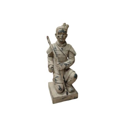 estatuilla que representa a un arquero de terracota en posición de rodillas, inspirada en las emblemáticas figuras encontradas en el mausoleo del primer emperador Qin, alquiler para eventos, publicidad, peliculas y series