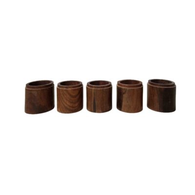 The set includes five cylindrical napkin rings made of carved wood, characterised by a polished finish that highlights the natural grain and warm tones of the material. Available for hire for events, advertising, films and TV series.