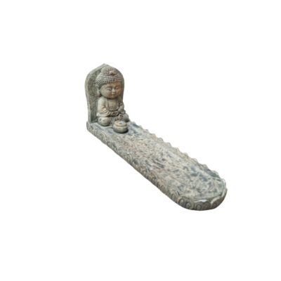 inciensario decorativo tallado en un material que simula piedra, que presenta en uno de sus extremos una pequeña figura de Buda en posición de meditación alquiler para eventos, publicidad, y peliculas