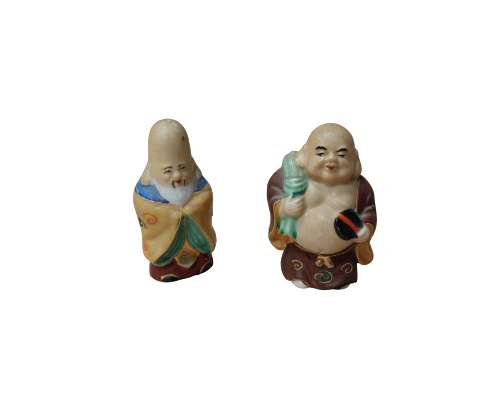 par de pequeñas figuras de porcelana representa a dos personajes arquetípicos de la tradición oriental, frecuentemente asociados con la longevidad y la prosperidad alquiler para eventos, publicidad, peliculas y series