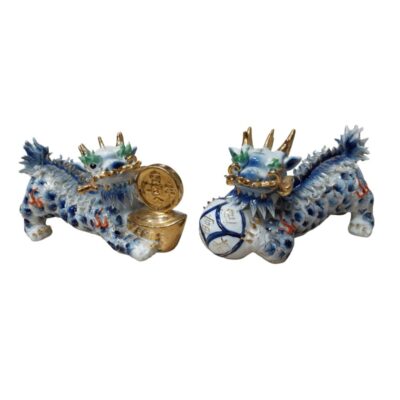 Two porcelain figurines decorated in the traditional style of blue-on-white motifs, enhanced with gold detailing; available for hire for events, advertising, films and TV series