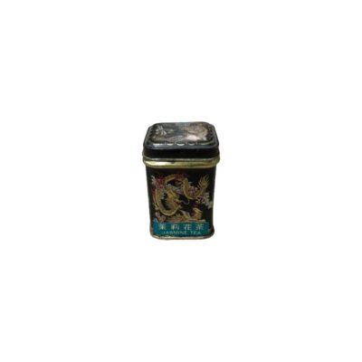 pequeña lata de metal de forma rectangular con tapa superior, acabada en un fondo negro y decorada con ilustraciones tradicionales de dragones en tonos dorados y rojos alquiler para eventos, publicidad, peliculas y series
