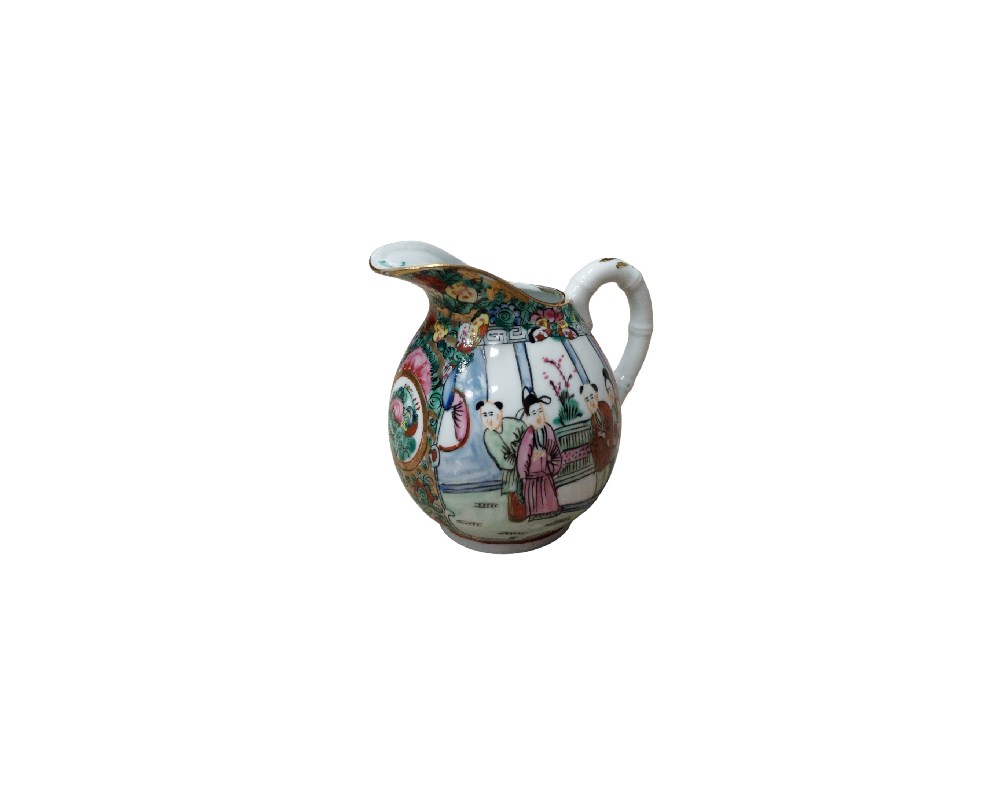 Porcelain vase decorated in the traditional style known as ‘Rose Medallion’ – available for hire for events, advertising, films and TV series