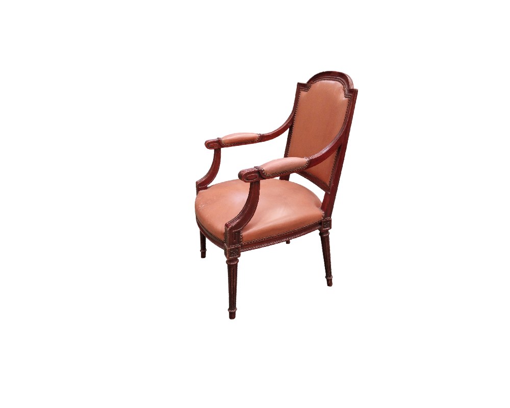 Sillón clásico estilo inglés cuenta con una estructura de madera oscura y tapicería sintética color marrón alquiler para eventos, publicidad, peliculas y series