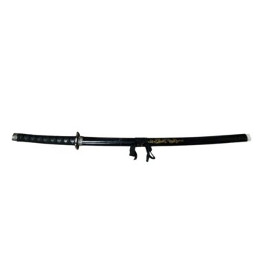 espada ornamental de estilo japonés, de diseño corto, presentada de forma horizontal sin soporte alquiler para eventos, publicidad, peliculas y series