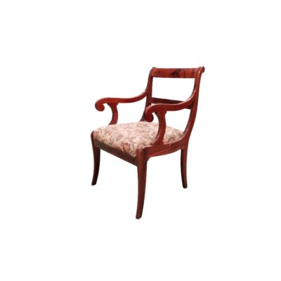 Sillón inglés de caoba estilo Regencia, aproximadamente de 1820, con asiento tapizado y patas de sable alquiler para eventos, publicidad, peliculas y series