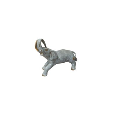 estatuilla decorativa que representa un elefante en una postura dinámica con la trompa alzada, caracterizada por un acabado de esmalte craquelado en tonos grisáceos y sutiles acentos dorados en los colmillos, ojos, patas y cola alquiler para eventos, publicidad, peliculas y series