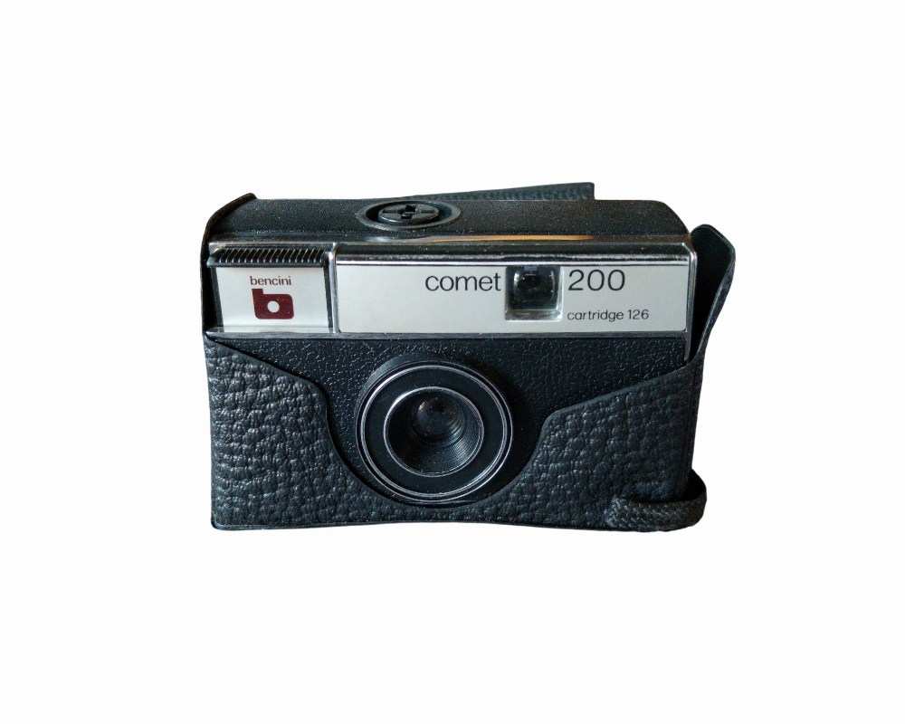 Classic analogue camera from the Italian brand Bencini, model Comet 200 for 126 film cartridges, available for hire for events, advertising, films and TV series