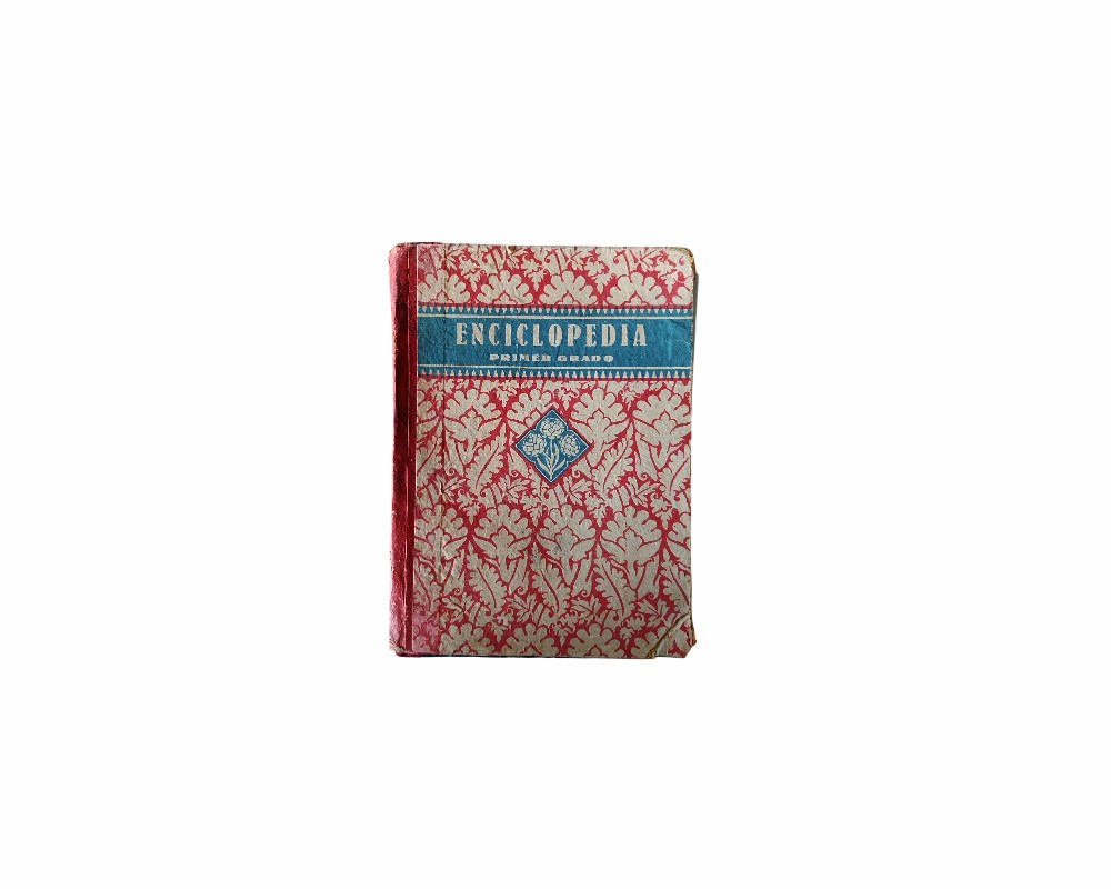 conjunto reúne dos ejemplares clásicos de libros de texto escolares de mediados del siglo XX editados por la célebre Editorial Luis Vives (Edelvives) alquiler para eventos, publicidad, peliculas y series