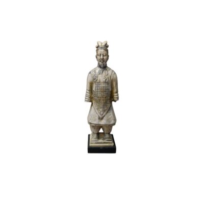estatuilla inspirada en los tradicionales guerreros de terracota, que representa a una figura humana con armadura detallada, peinado tradicional y expresión seria, montada sobre una base rectangular oscura alquiler para eventos, publicidad, peliculas y series
