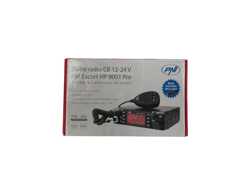 estación de radio CB móvil modelo PNI Escort HP 9001 Pro, diseñada para funcionar a 12V y 24V, e incluye su respectivo micrófono de mano con cable espiralado. El equipo cuenta con pantalla digital, controles frontales y funciones avanzadas como ASQ ajustable, escaneo de canales y filtro de ruido ANL, presentándose junto a su caja de embalaje original que detalla sus especificaciones técnicas alquiler para eventos, publicidad, peliculas y series