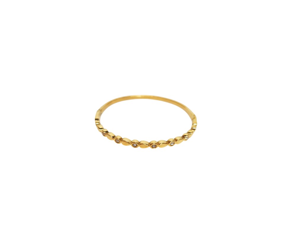 This collection brings together a select range of bracelets in modern and sophisticated styles, with metallic finishes in shades of gold and silver. Available for hire for events, advertising, films and TV series.