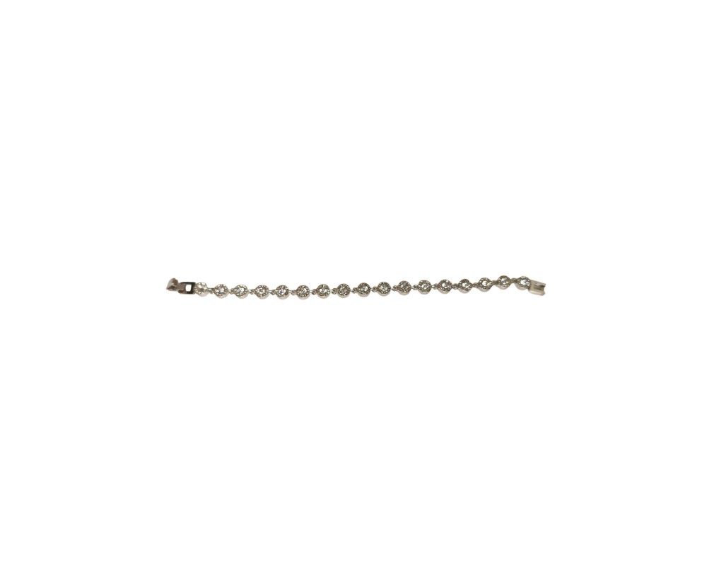 This collection brings together a select range of bracelets in modern and sophisticated styles, with metallic finishes in shades of gold and silver. Available for hire for events, advertising, films and TV series.