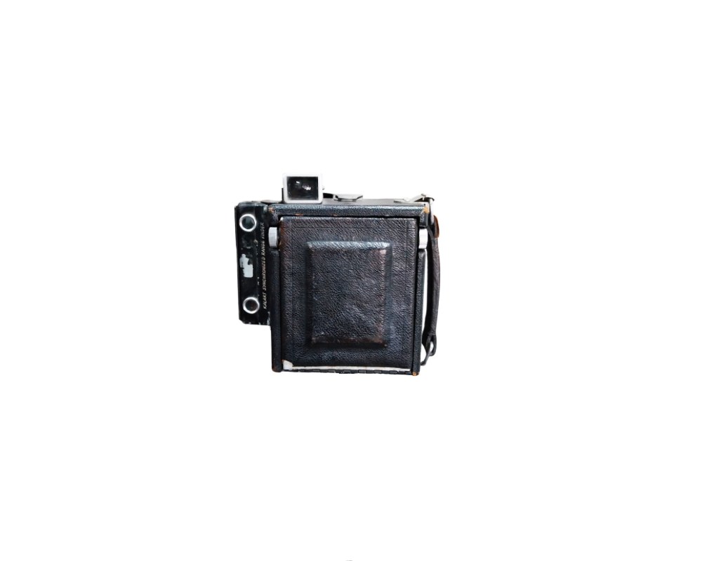 An antique box-type camera, characterised by its rigid body clad in dark-coloured textured synthetic leather and a metal rangefinder attached to the side with circular lenses. It is specifically designed to lend a retro, authentic and exclusive collector’s item look to interior décor without requiring any maintenance; available for hire for events, advertising, films and TV series.