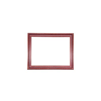 marco de cuadro rectangular fabricado en madera, caracterizado por una moldura de perfil clásico con líneas escalonadas y un acabado en un profundo tono rojo caoba o marrón rojizo Medidas Exterior: 94x74 Medidas Interior: 80x60 alquiler para eventos, publicidad, peliculas y series