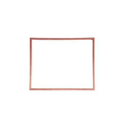 marco de cuadro rectangular fabricado en madera, caracterizado por una moldura estrecha y estriada con un acabado metalizado en tono cobre Medidas exterior: 120x99 Medidas interior: 115x93 alquiler para eventos, publicidad, peliculas y series